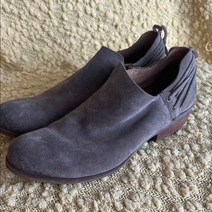 KORKS grey taupe booties sz 9